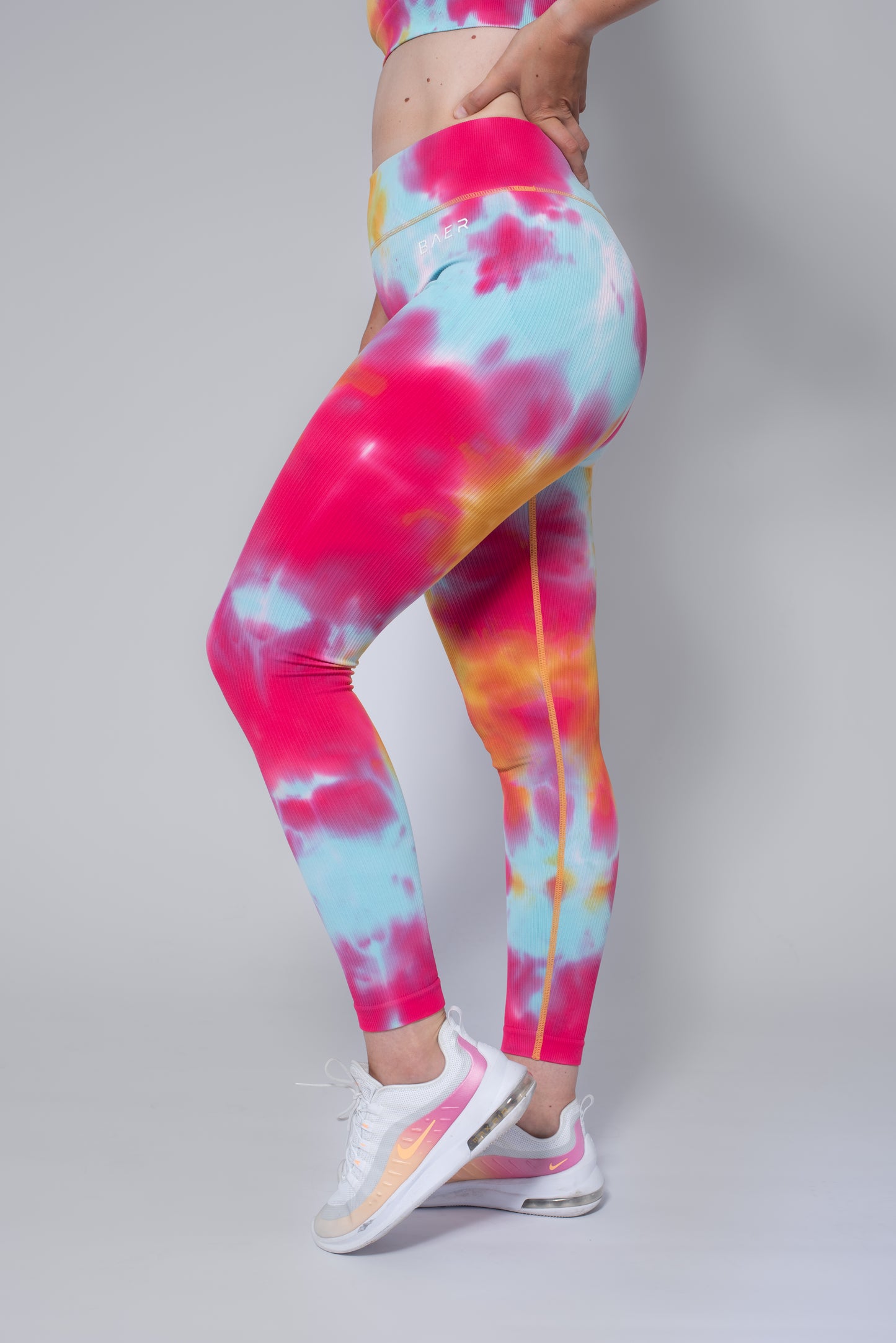SUPEЯB - TYE DYE RAINBOW